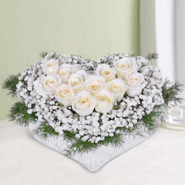  Konyaaltı Çiçek Siparişi - Zerafetin Simgesi 12 Beyaz Gül