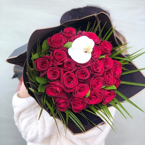  Konyaaltı Çiçek Siparişi - 25 Kırmızı Gül Buketi