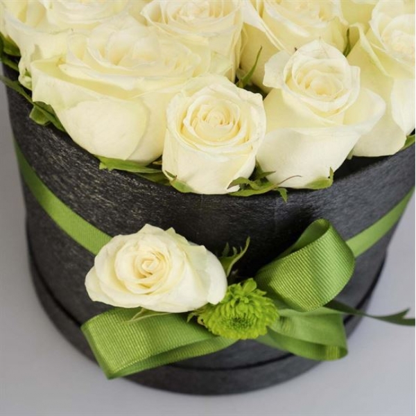  Konyaaltı Çiçek Siparişi - Mutluluğun Melodisi 20 Beyaz Güller