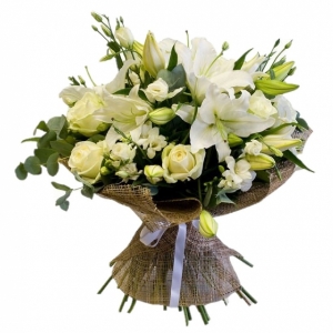 Konyaaltı Çiçek - lilyum ve beyaz gül buketi