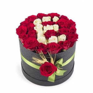  Konyaaltı Çiçek Siparişi - Kişiye Özel Siyah Kutuda Harf Gül