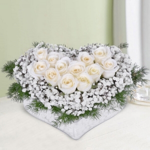  Konyaaltı Çiçek Siparişi - Zerafetin Simgesi 12 Beyaz Gül