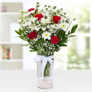 Konyaaltı Çiçekçi - Vazoda Beyaz Papatya Gül