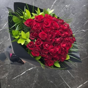Konyaaltı Çiçekçi - 50 Kırmızı Gül Buketi