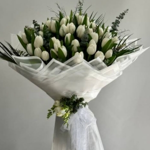  Konyaaltı Çiçek Siparişi - 41 adet zarif beyaz lale buketi