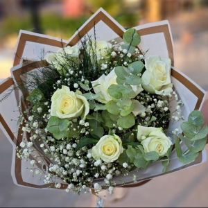  Konyaaltı Çiçek - 7 li beyaz gül buketi