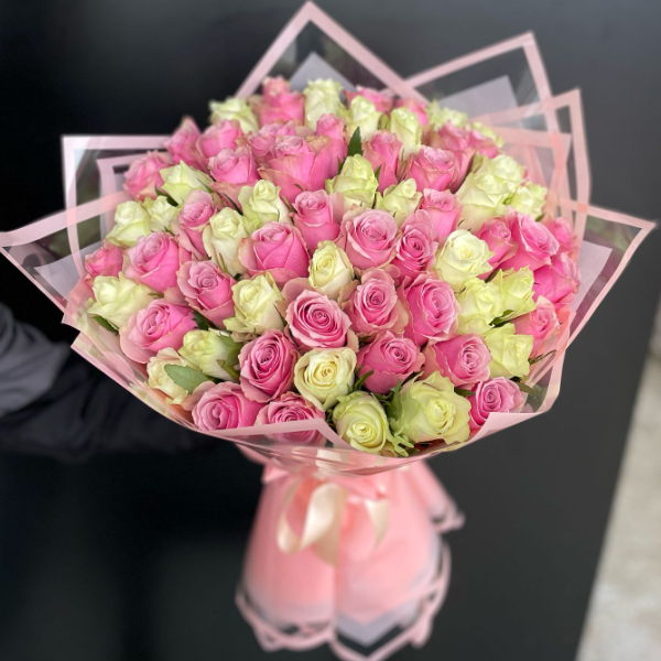  Konyaaltı Çiçekçiler - beyaz ve pembe 75 adet gül buketi