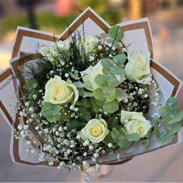  Konyaaltı Çiçek - 7 li beyaz gül buketi