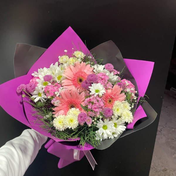  Konyaaltı Çiçekçiler - karışık mevsim çiçeği buketi